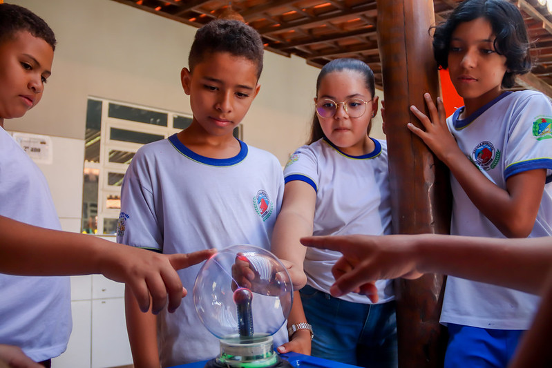 Escola Municipal de Juazeiro recebe exposição do Espaço Arte, Ciência e Cultura da Univasf