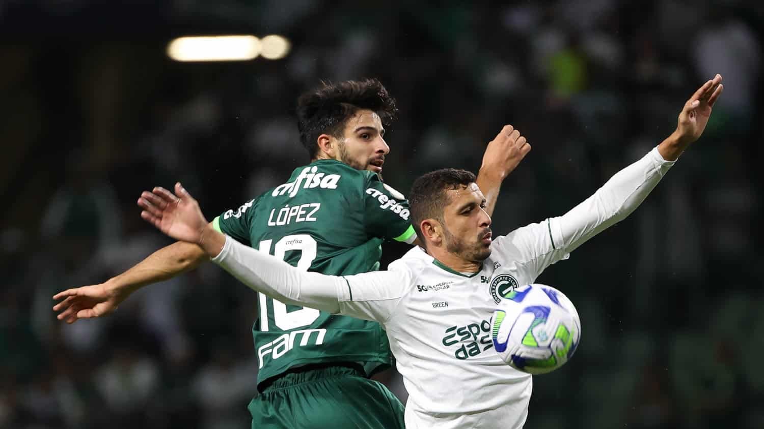 Palmeiras acha gol nos acréscimos e salva noite de futebol pouco inspirado