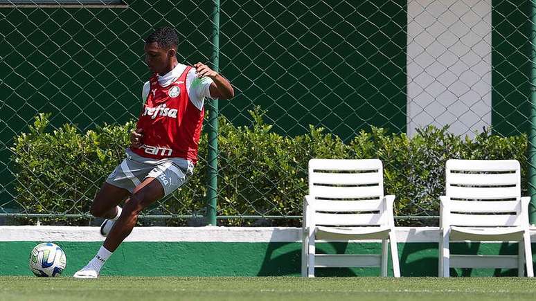 De olho no Grêmio, Palmeiras treina com novidade na Academia de Futebol