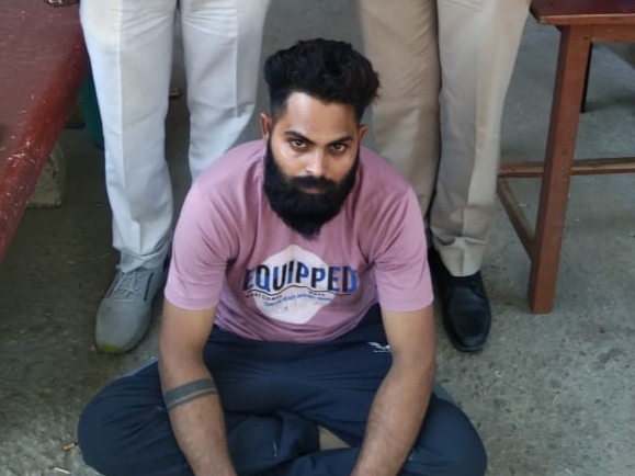 नारनौल में ऑटो रिक्शा लूटने वाला काबू: राजस्थान- रेवाड़ी में भी दर्ज हैं छीनाझपटी के कई केस; पुलिस ने रिमांड पर लिया