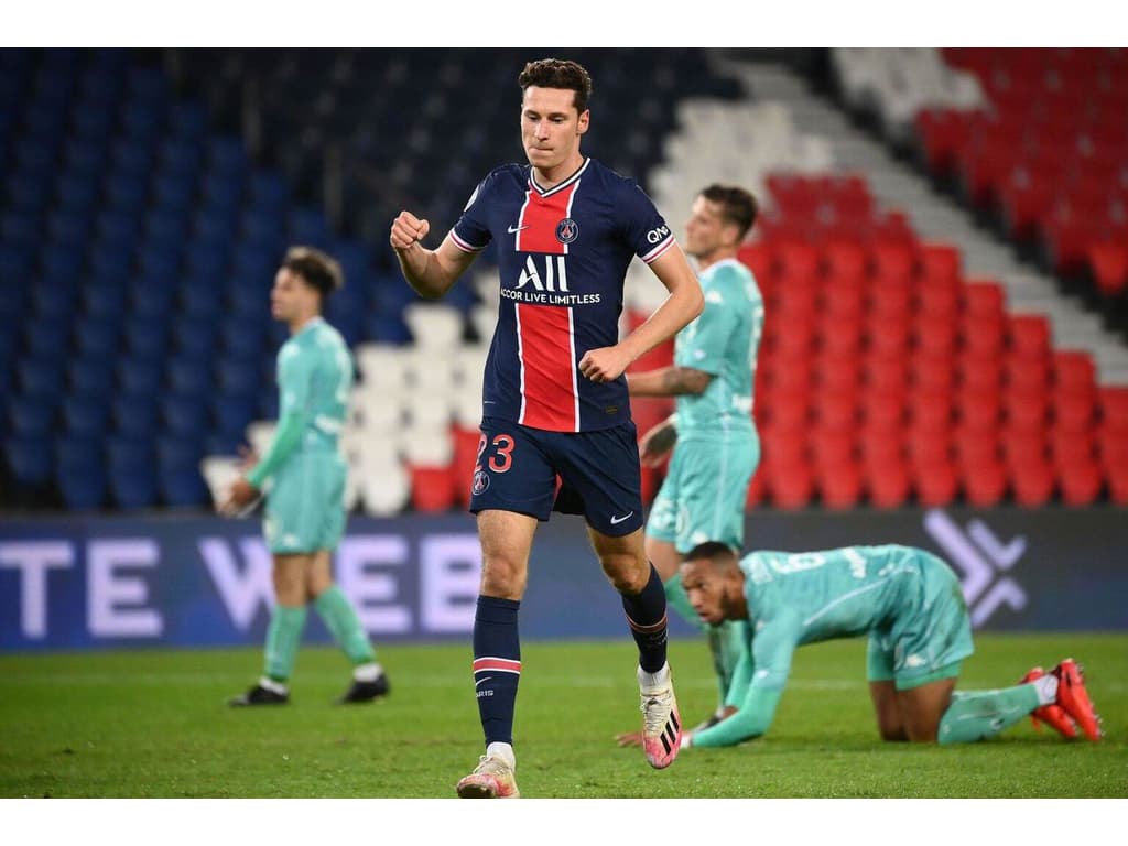 UEFA irá investigar transferências do PSG a clubes do Qatar