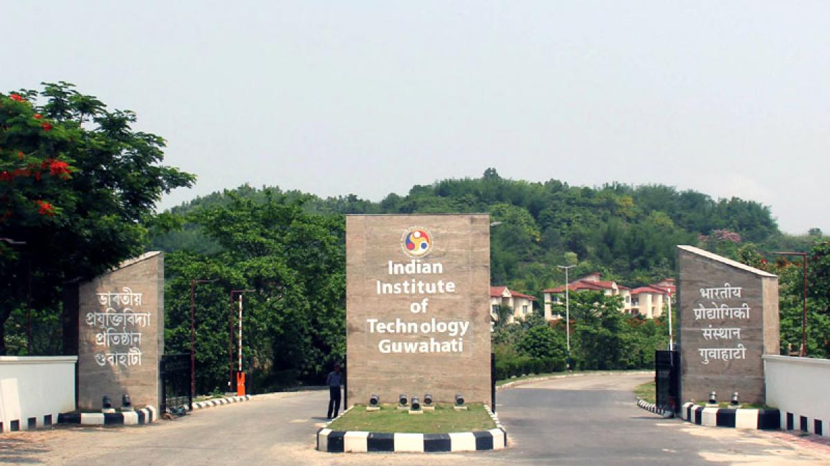 IIT Guwahati: आईआईटी के शोधकर्ताओं का कमाल….चाय फैक्ट्री के कचरे से तैयार की दवा और फूड प्रोडक्ट्स