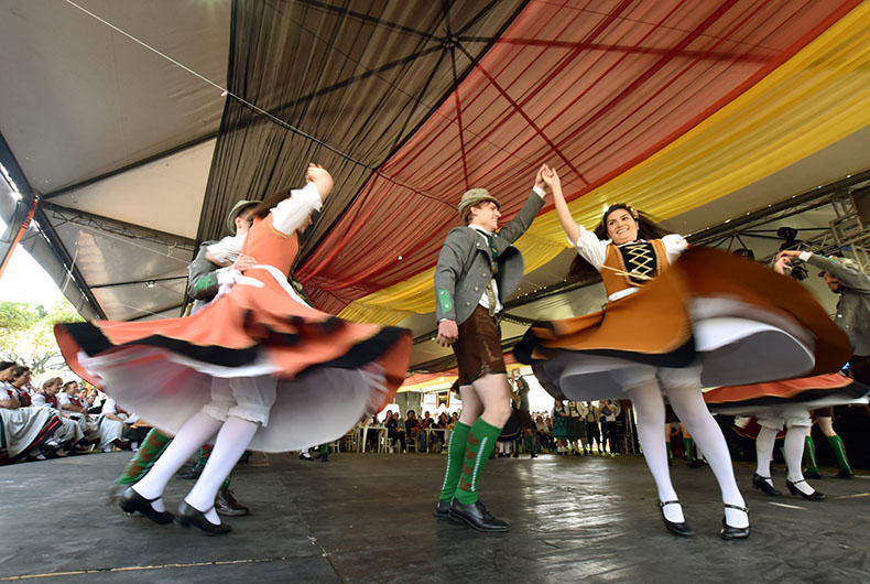 Música, danças e esportes destacam cultura alemã na 38ª Oktoberfest