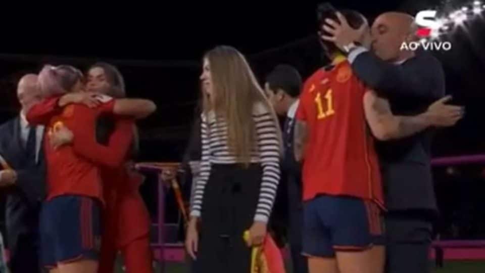Quase nada muda na RFEF, e jogadoras da Espanha passam por novo constrangimento