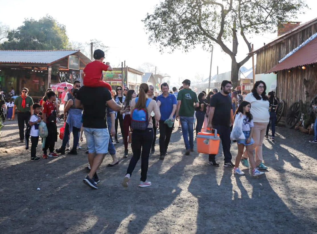Tempo bom e atrações culturais: Acampamento Farroupilha de Porto Alegre recebeu mais de 100 mil pessoas no domingo