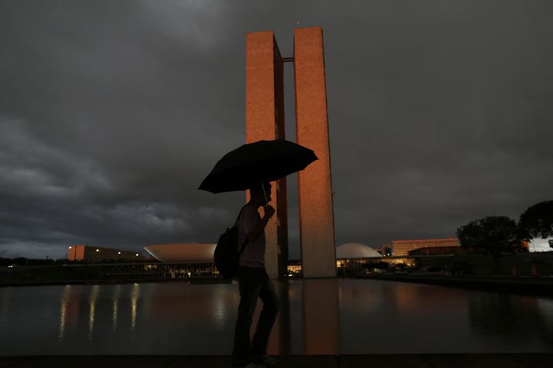 SUS aprova uso de nova tecnologia para tratar câncer de pele Por Poder360