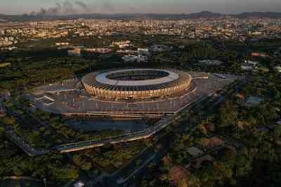Mineirão completa 58 anos e torcedores cantam parabéns com o Gigante da Pampulha