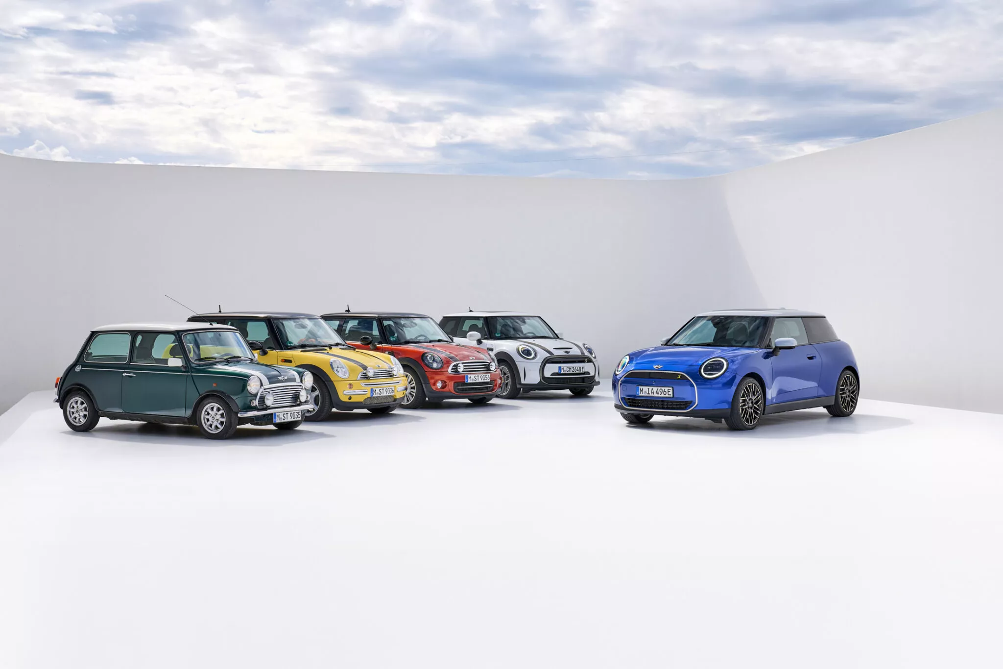 MINI Cooper 2024 ใหม่ เจนเนอเรชันที่ 5 ที่มาในรูปแบบรถไฟฟ้า 100% วิ่งไกลถุึง 402 กม.