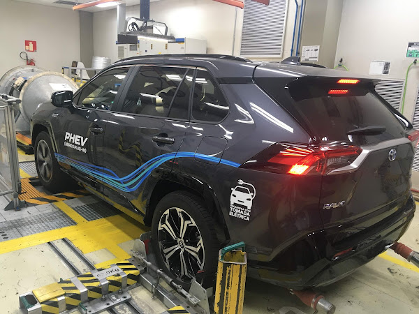 Toyota testa tecnologia híbrida plug-in flex para a produção no Brasil