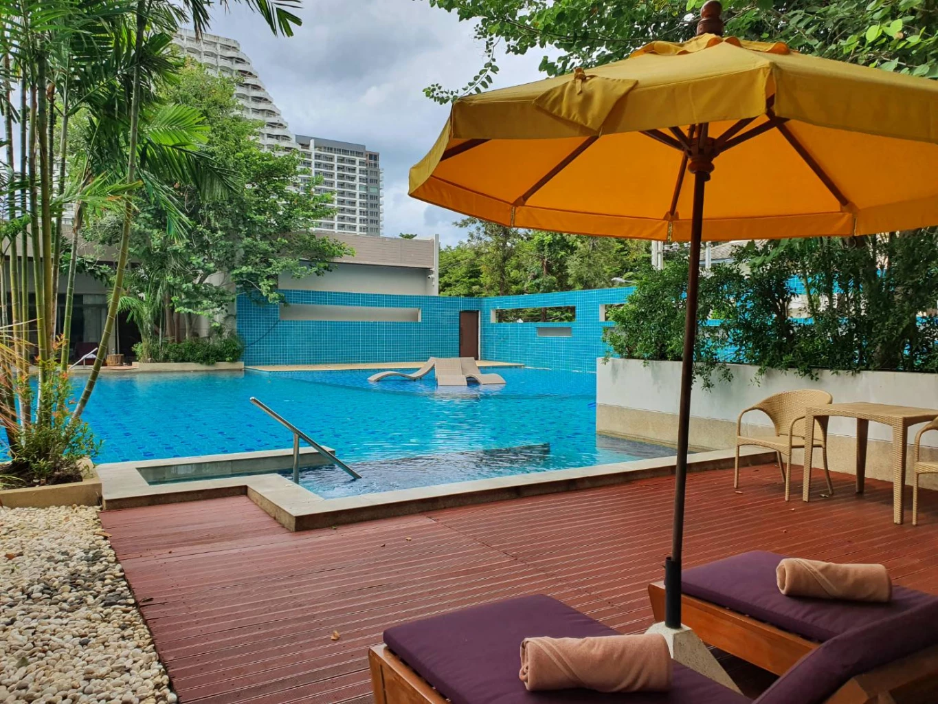 อวานี พลัส หัวหิน รีสอร์ท โรงแรมนี้หมาแมวพักได้ สระว่ายน้ำยาวมาก