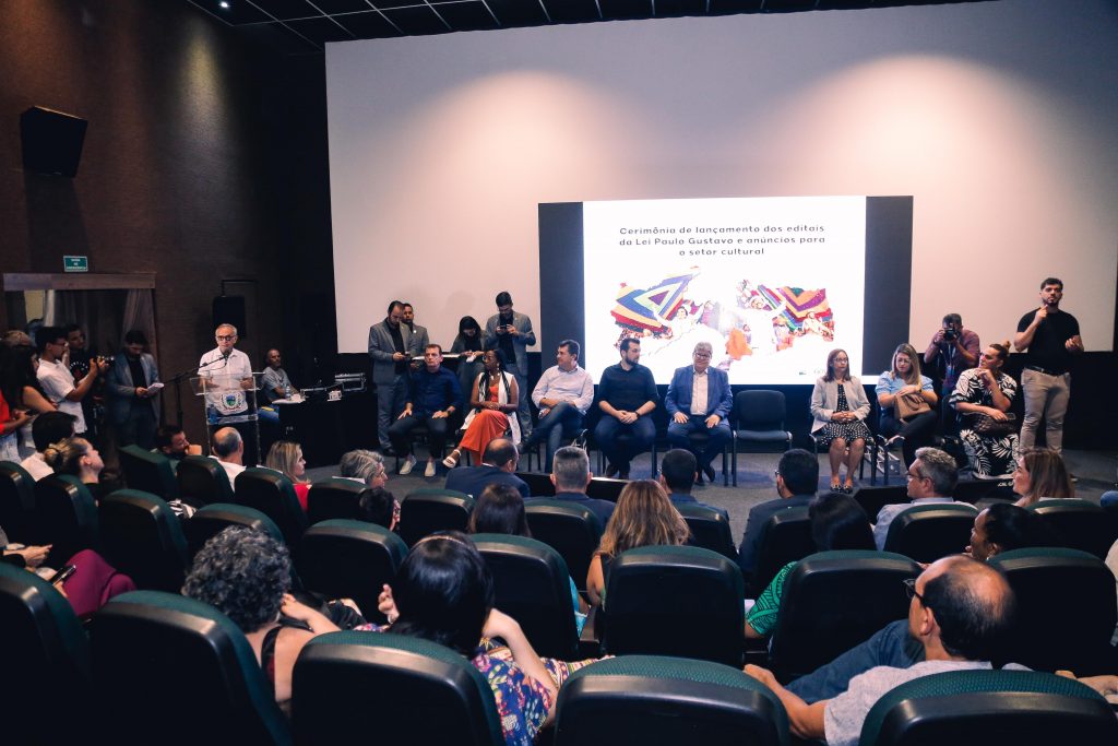 Durante cerimônia de lançamento da Lei Paulo Gustavo, Cícero Lucena diz que João Pessoa poderá ganhar novos talentos e terá identidade de sua cultura preservada
