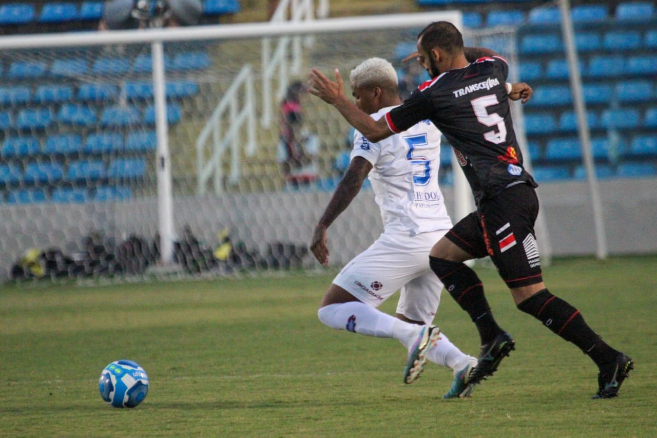 Em jogo com cinco gols anulados, Ferroviário vence o Caxias e pega a Ferroviária na final da Série D