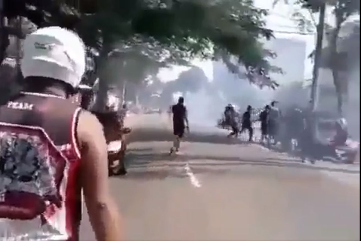 Torcedores de Flamengo e Botafogo brigam antes do jogo pelo Brasileirão e 12 são detidos; veja vídeo