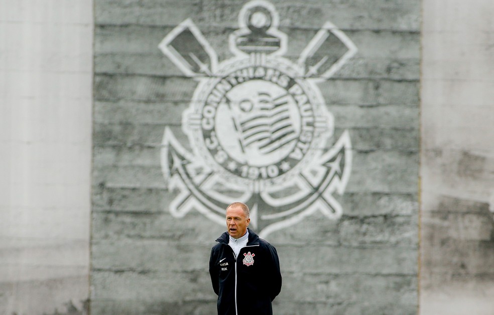 Entenda por que o Corinthians escolheu Mano após Duilio dizer que não trabalharia mais com ele