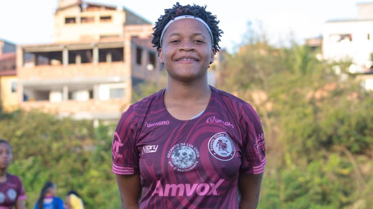 Jogadora de futebol baiana, de 21 anos, é encontrada morta em piscina