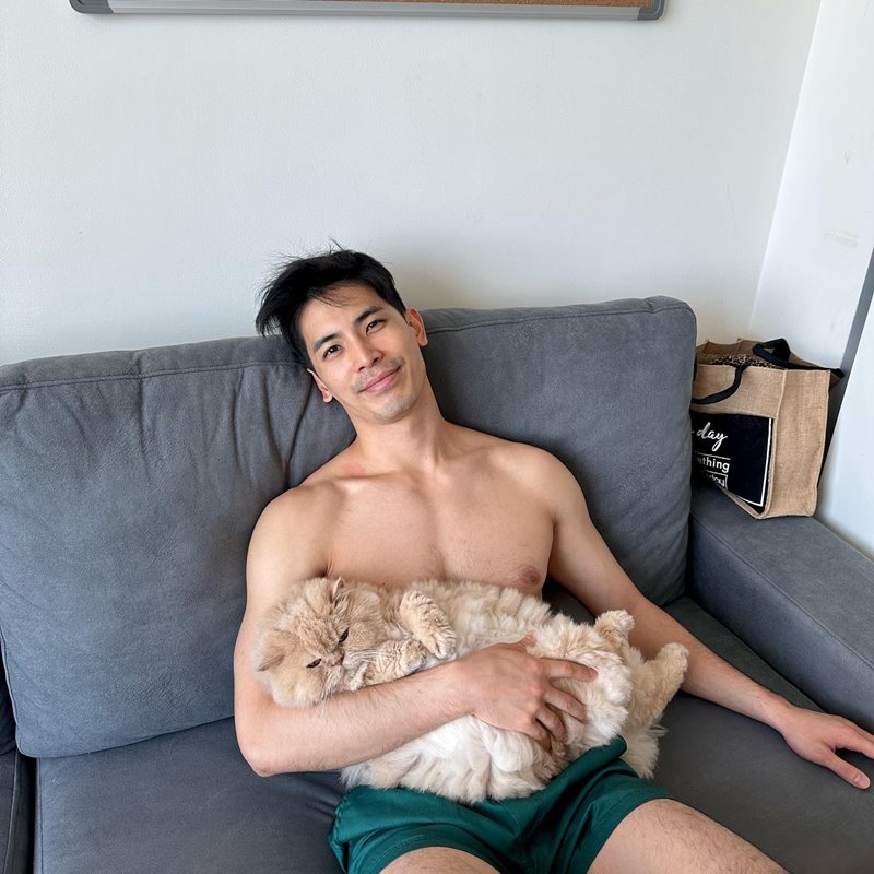 สน ยุกต์ ทำ IG แตก ลงคลิปเล่นกับแมวละมุนเว่อร์ แต่แฟน ๆ กรี๊ด ไม่ได้มองแมวเลย !