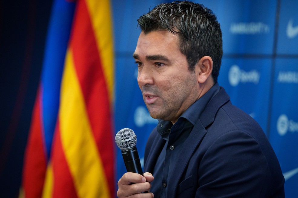 Deco é apresentado como diretor do Barcelona