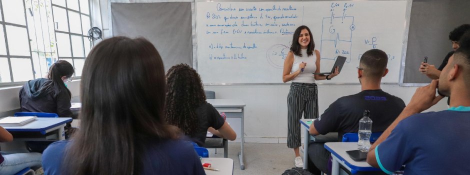 Tecnologia garante aulas mais dinâmicas e facilita atuação de profissionais de educação em Minas