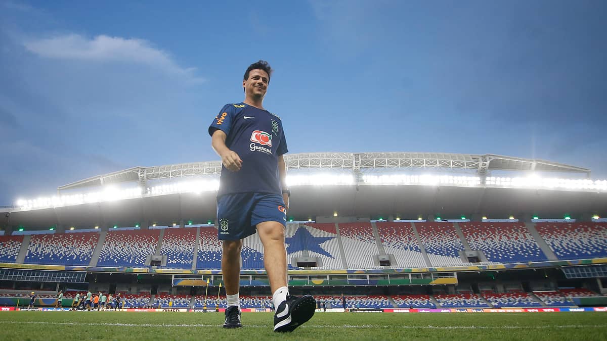 Diniz estreia na Seleção contra a Bolívia por bom futebol e emprego na Copa