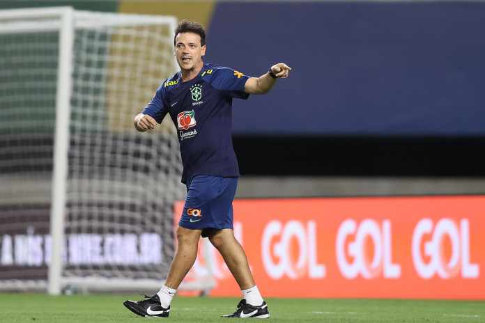 “Uma chance de resgatar a essência do futebol brasileiro”, diz jornalista sobre Diniz na seleção