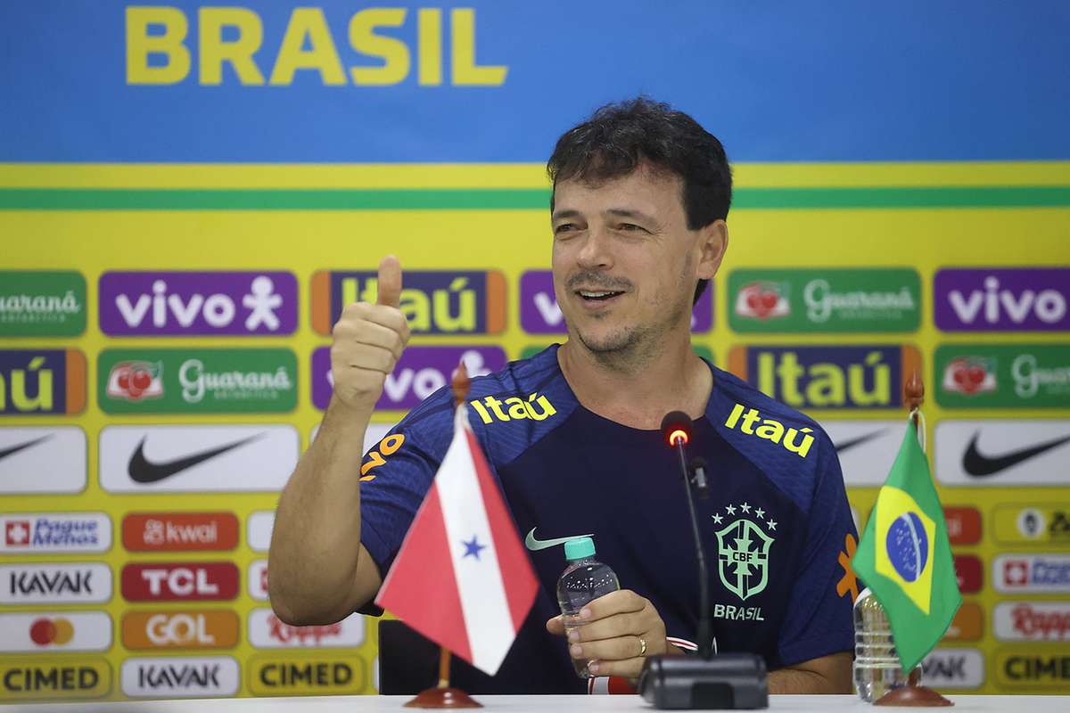 Seleção Brasileira: Diniz enaltece prazer de jogar futebol e faz afago em Neymar
