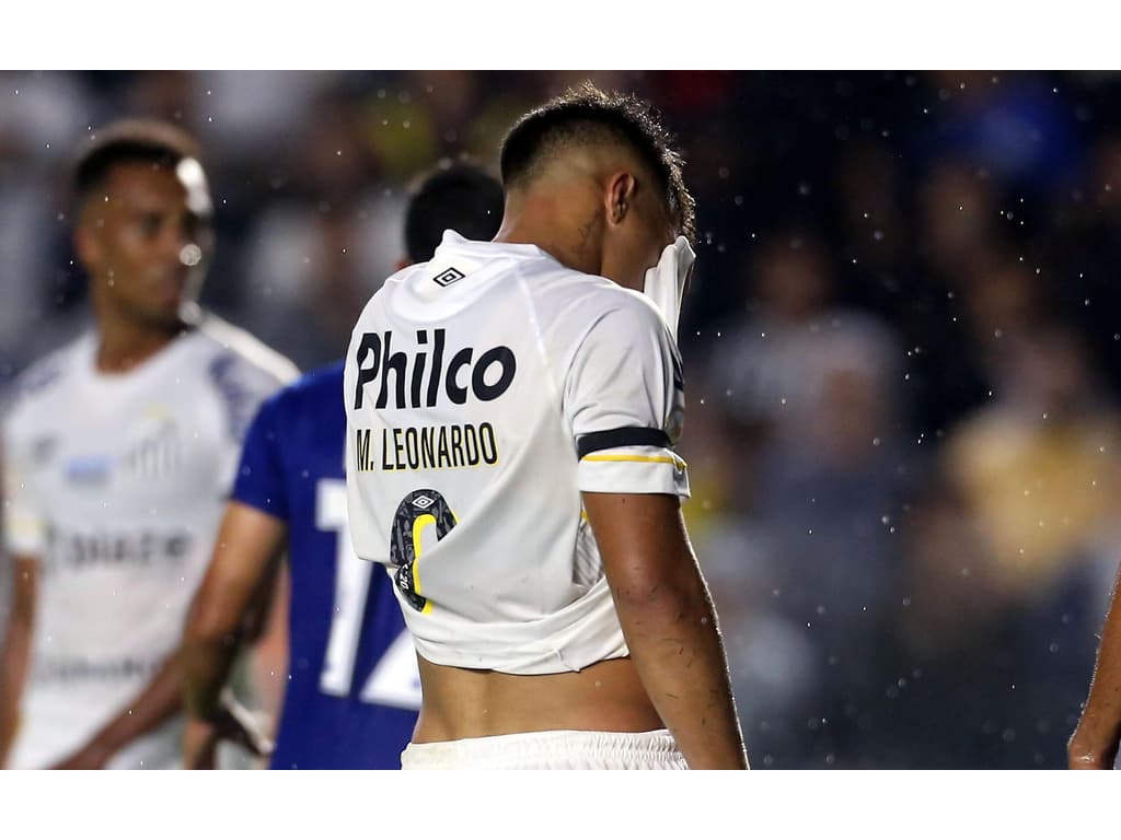 Após ‘humilhação’, jogadores do Santos ficam abatidos e não se falam no vestiário da Vila