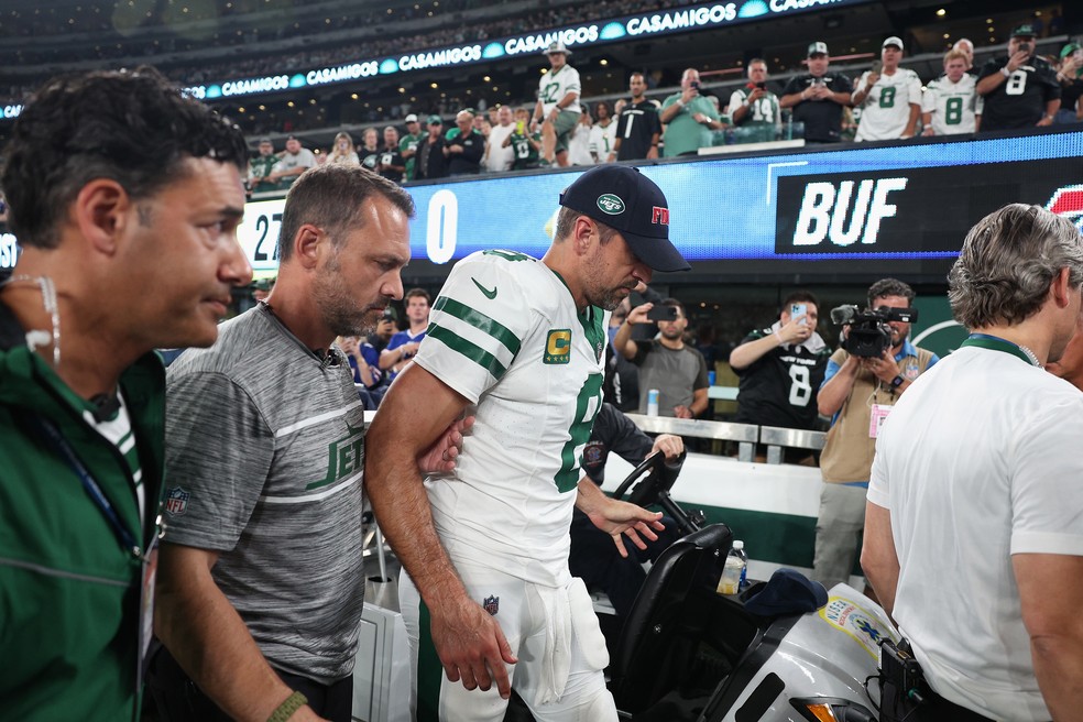 NFL: Aaron Rodgers se lesiona em primeira campanha com os Jets