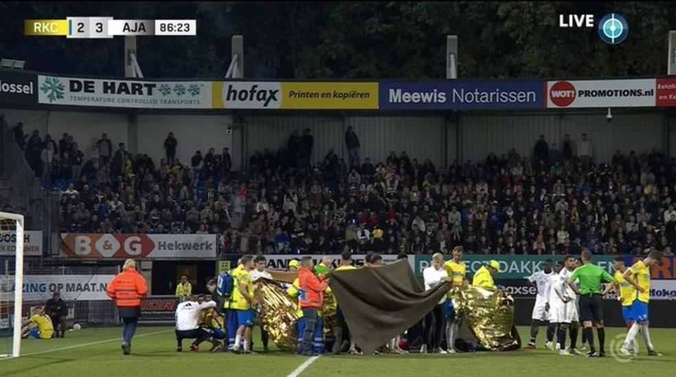 Goleiro do Waalwijk deixa o campo desacordado e jogo contra o Ajax é interrompido no Holandês