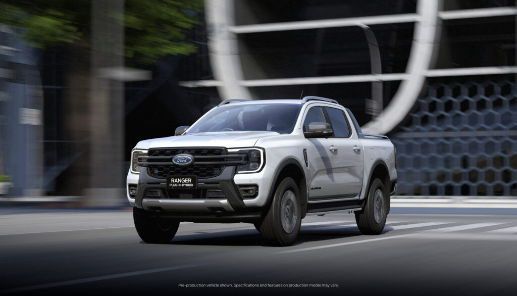เผยโฉมรถกระบะ Ford Ranger Plug-In Hybrid วิ่งไฟฟ้าล้วนไกล 45 กม.