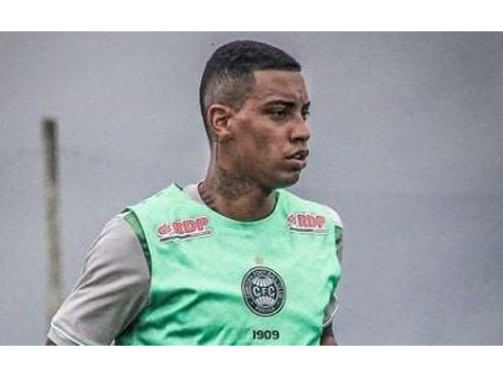 Alef Manga tem pena aumentada e jogador é eliminado do futebol