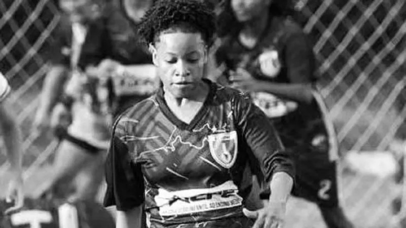Jogadora de futebol ex-Bahia é encontrada morta em piscina; clubes lamentam