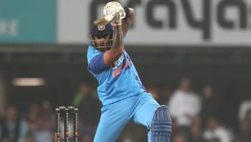 जन्मदिन विशेष: 33 साल के हुए सूर्यकुमार यादव, जानिए उनके क्रिकेट करियर के रिकॉर्ड्स और आंकड़े