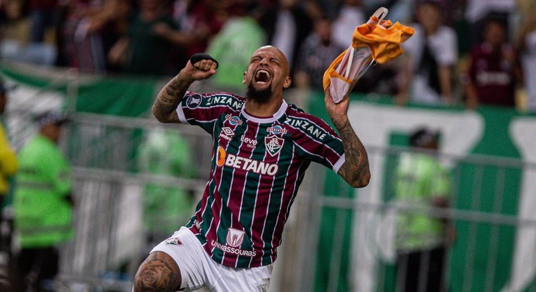 Fluminense anuncia renovação de contrato de Felipe Melo