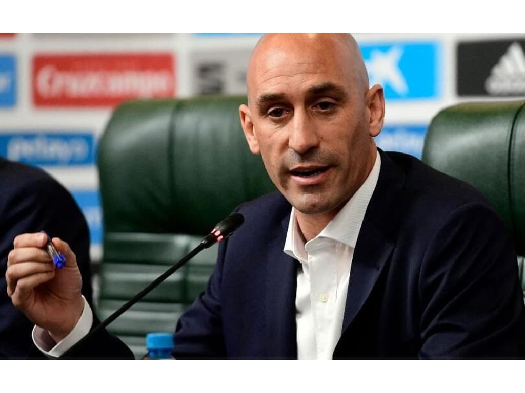 Luis Rubiales é denunciado pelo Ministério Público da Espanha