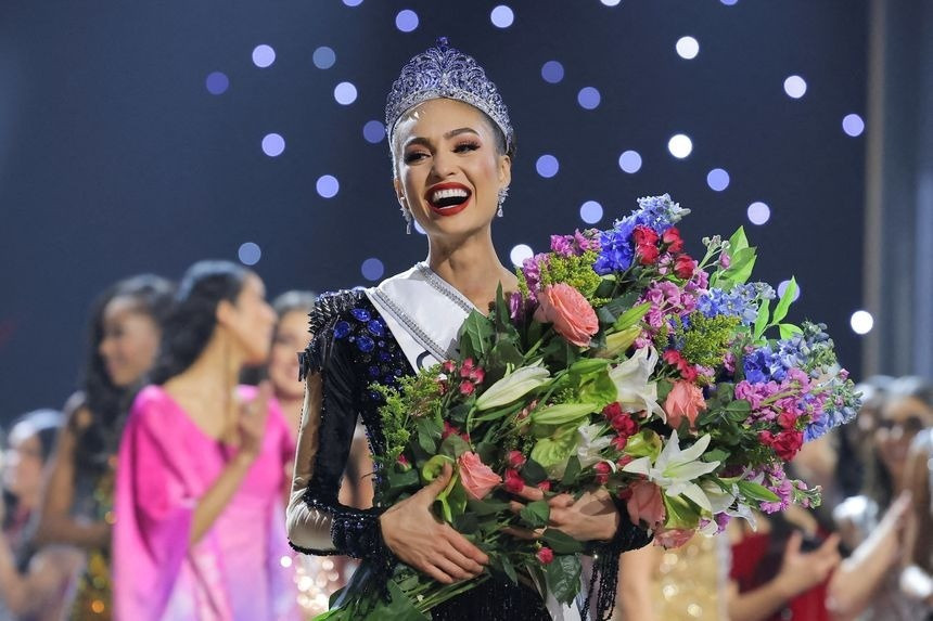 Miss Universe 2023 bị hủy bỏ vì tỷ phú chuyển giới vỡ nợ?