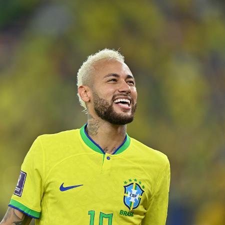 Neymar se apresenta à seleção em Belém após cogitar aposentadoria