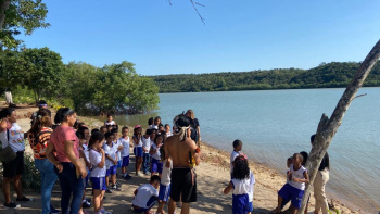 Crianças se encantam em jornada cultural na aldeia Piraquê-açu