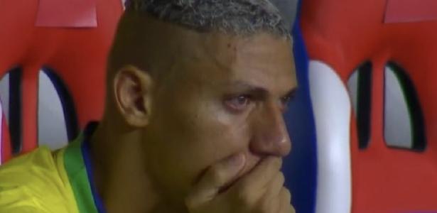 Richarlison é flagrado chorando ao ser substituído em Brasil x Bolívia