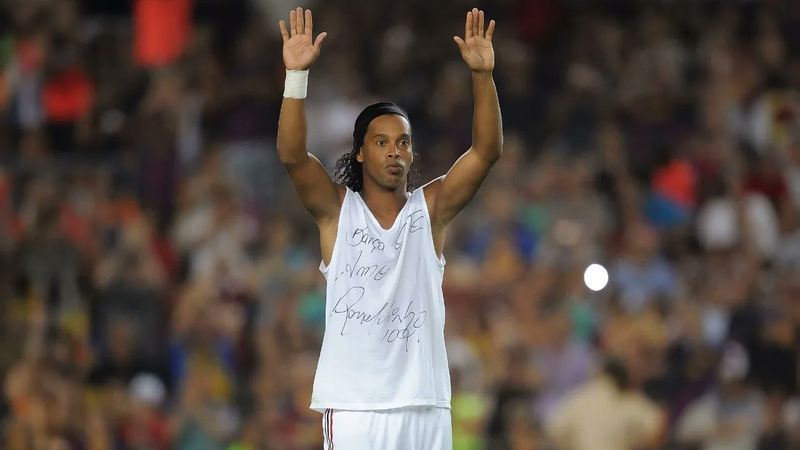 Promessa do futebol choca por semelhança com Ronaldinho Gaúcho e internautas pedem DNA; veja foto
