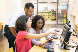 Santander oferece 5 mil bolsas em curso gratuito de tecnologia