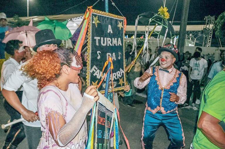 Cortejo artístico celebra elementos da cultura amapaense na primeira noite da Expofeira