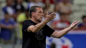 Vanderlei Luxemburgo é demitido e deixa o comando do Corinthians