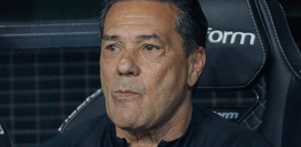 ‘Incomodado, incômodo, incomodando’: Luxa admite desconforto no Corinthians