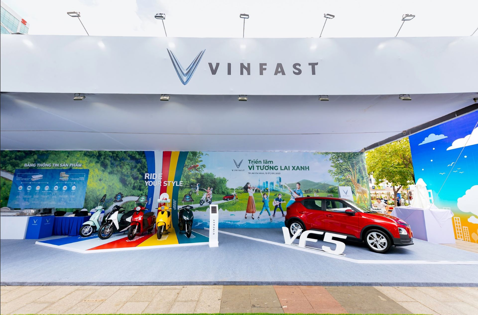 VinFast hâm nóng Green Growth Show 2023 với loạt xe điện, phụ kiện độc đáo