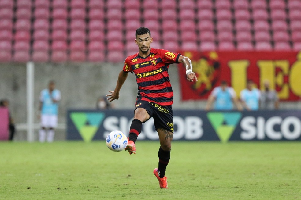 Gustavo, ex-Sport, assina por uma temporada com Al Ittihad Kalba, dos Emirados Árabes