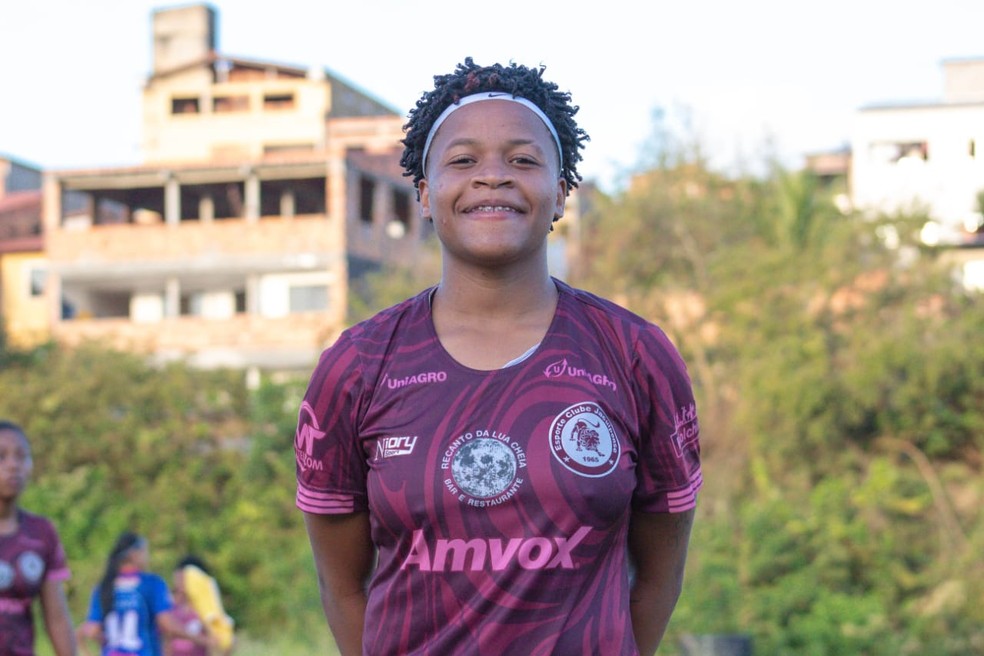 Jogadora de futebol de 21 anos é encontrada morta em piscina de festa na Bahia