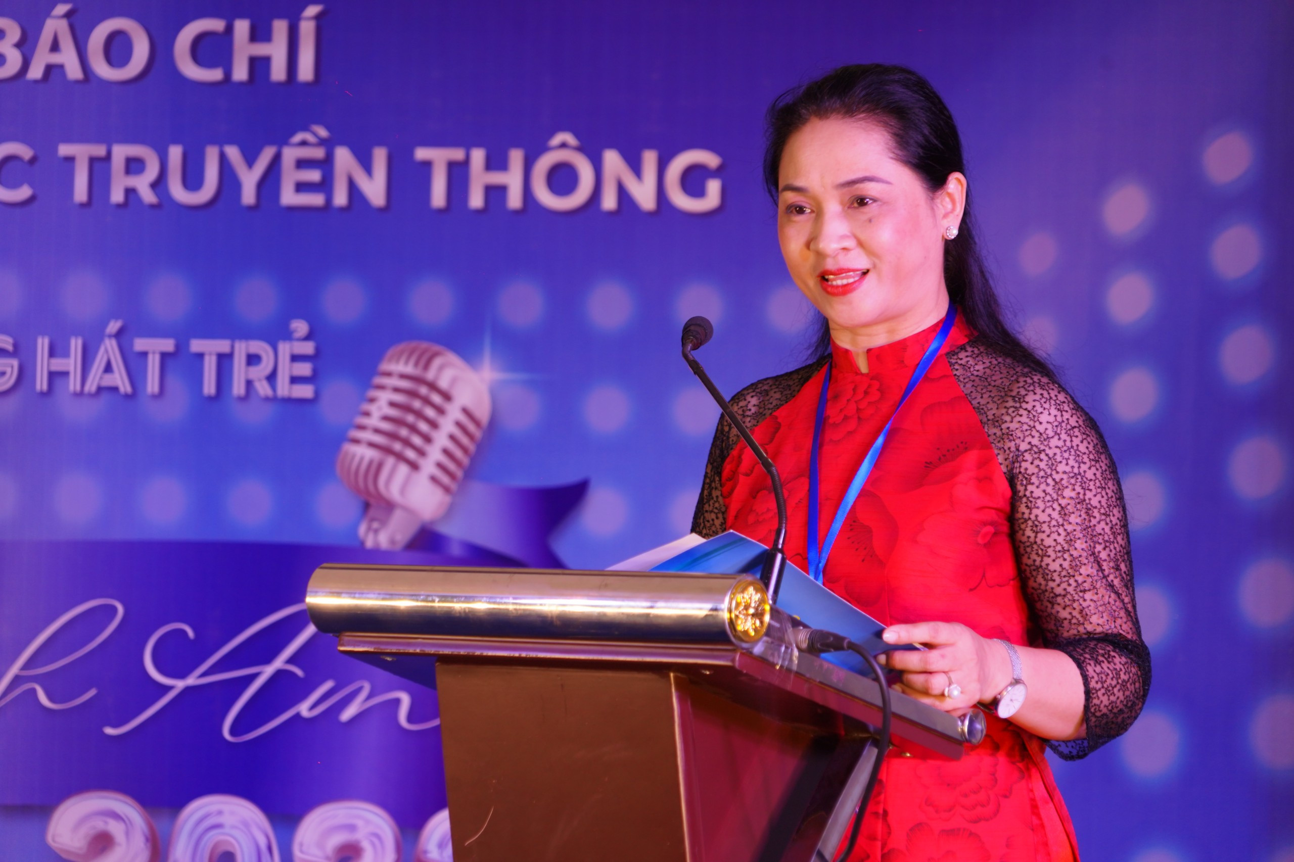 NSND Quang Vinh: &apos;Giải thưởng thấp nhưng ai cũng phải ngước nhìn&apos;