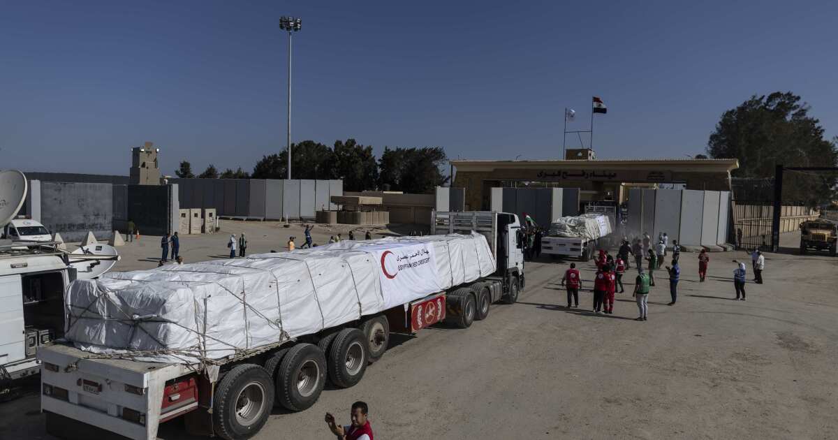 20 trucks of medicine and food come into Gaza, but aid groups say more help is needed