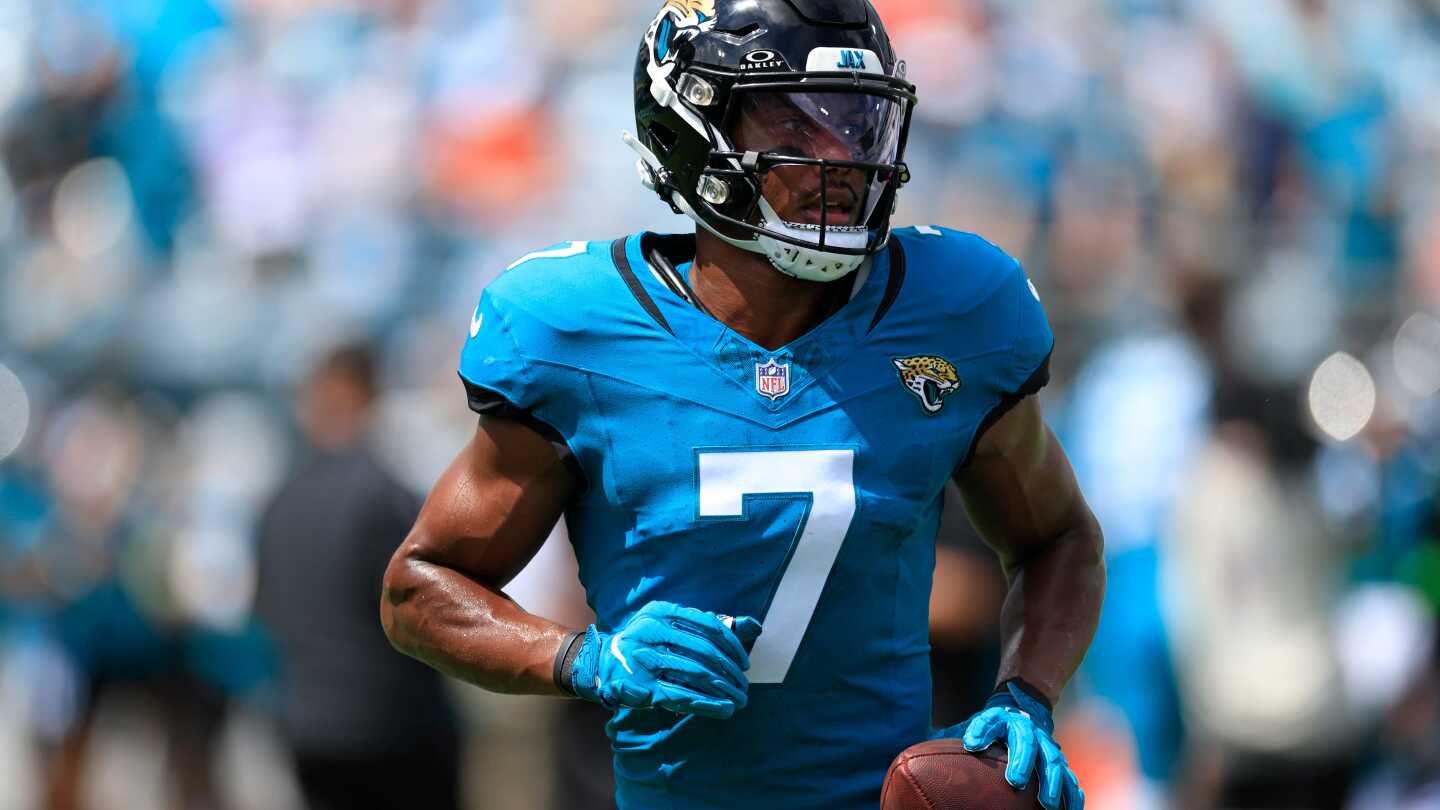 Jaguars will be without Zay Jones at Pittsburgh