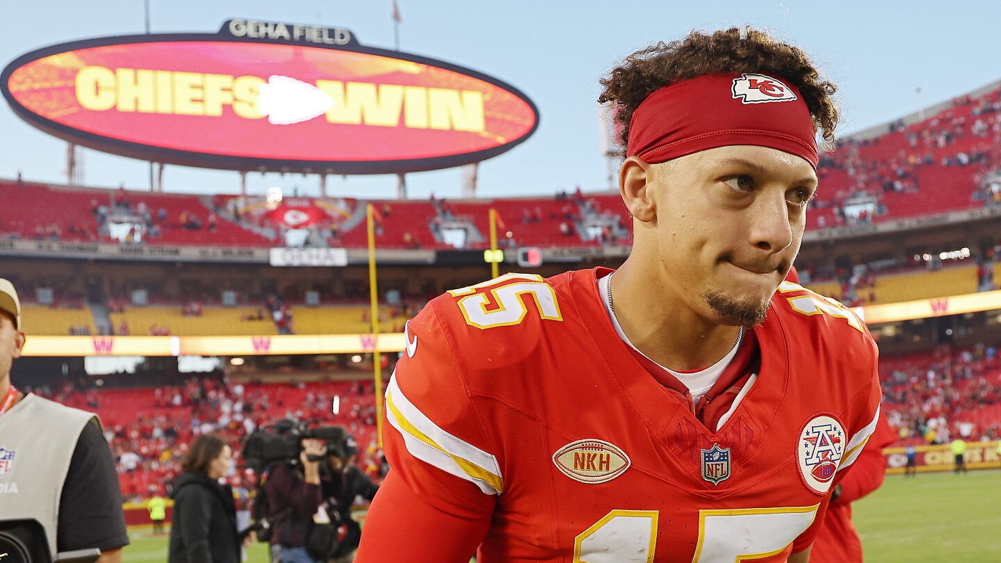 Chiefs say Patrick Mahomes is sick, will start against Broncos